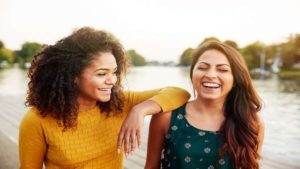 7 حيل علمية لكسب إعجاب الآخرين!
