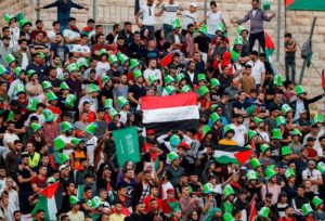 جهاز المخابرات الفلسطيني يعتقل الشاب أحمد اليمني من الخليل بعد رفعه علم اليمن خلال مباراة المنتخب الفلسطيني مع نظيره السعودي
