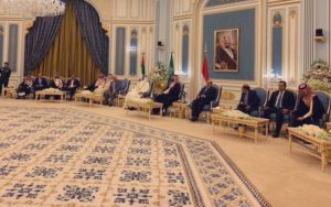 هنا مراسيم توقيع ⁧‫اتفاق الرياض‬⁩ لتقاسم السلطة بين الحكومة اليمنية والمجلس الانتقالي‬⁩. 4 نوفمبر 2019