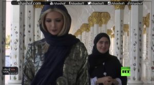 شاهد إيفانكا ترامب في جامع الشيخ زايد في أبو ظبي (فيديو)