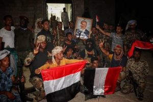سقوط اهم معسكرات الإنتقالي الإماراتي المتمرد في سقطرى بيد الجيش والأمن(فيديو + صور)