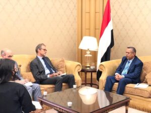 مستشار الرئيس اليمني بن دغر يستقبل السفير الفرنسي لدى اليمن