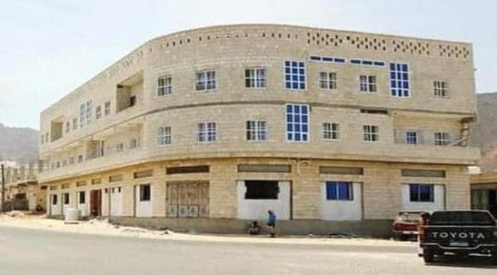 جامعة سقطرى الدولية ، أو كما يسميها السقطريون الجامعة الإماراتية