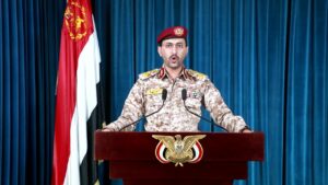 اول بيان للحوثيين حول عملية إعصار اليمن تتبنى بها ضرب مطار ومصافي ابو ظبي من صنعاء (فيديو)