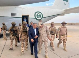 ماذا لو عاد رئيس المجلس الرئاسي رشاد العليمي وبن دغر براً من الوديعة الى عدن