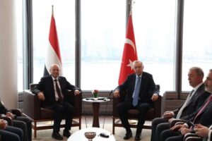 كيف التقى رئيس المجلس الرئاسي اليمني رشاد العليمي بالرئيس التركي اردوغان؟