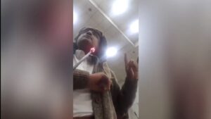 البرلماني يحيى القاصي بشجاعة ينعث افعال حملة الحوثيين من قلب صنعاء (فيديو)