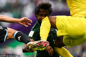 الى المانيا.. حالة مدافع المنتخب السعودي ياسر الشهراني الذي سحقه زميله بركبته!
