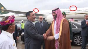 ماحقيقة الأنظمة الموجود فوق طائرة بن سلمان والتي أثارت جدلا في “تويتر”(فيديو)