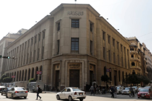 هكذا يتحرك جنيه مصر بعام 2023 بعد التعويمات والخسائر