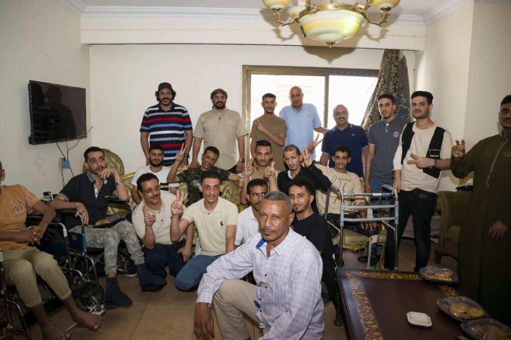 الرائد عفاش طارق صالح يقضي عيد الاضحى مع الجرحى (تفاصيل+صور)