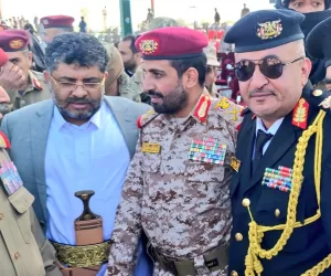 زعيم الحوثيين يتحدى من يطالب براتبه: تعال اعلمك تقرح وروح خذ الراتب!!