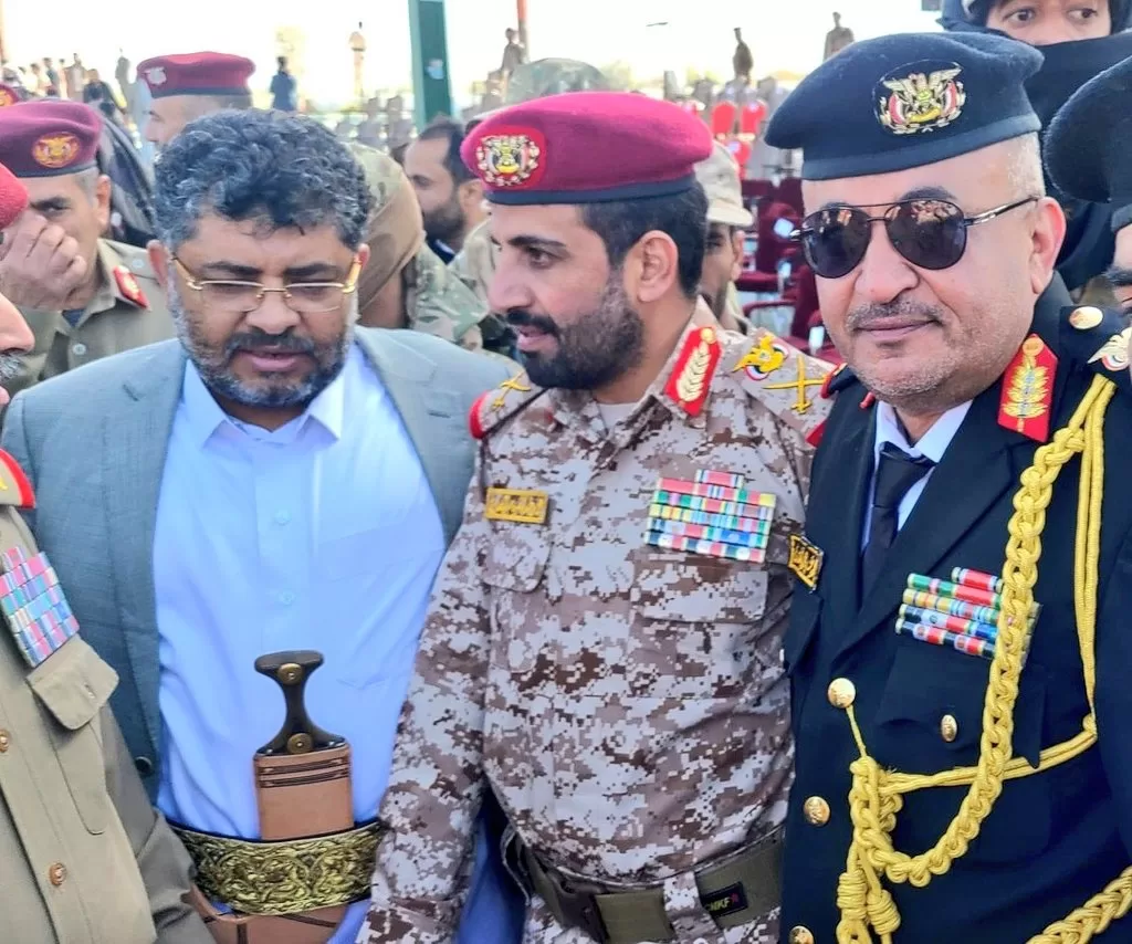 زعيم الحوثيين يتحدى من يطالب براتبه: تعال اعلمك تقرح وروح خذ الراتب!!
