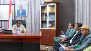 شبوة: المحافظ بن الوزير يناقش مع لجنة الغاز استقرار الكميات وأسعار الغاز المنزلي