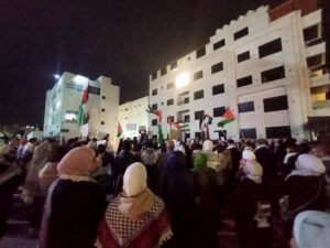 اردنيين يحتجون على الجسر البري مع اسرائيل ويطالبون الان بإلغاء احتفالات استقبال المنتخب الوطني