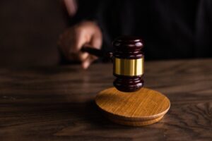 تحديث قضائي: أحوال سقوط الحق العام بالتنازل من المجني عليه أو الصلح بينه وبين المتهم