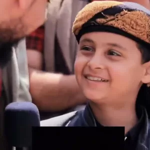 قصة محمد الضبيبي: طفل يمني يلهم العالم بأناقته الرجولية وقصته الملهمة - أخبار اليمن اليوم