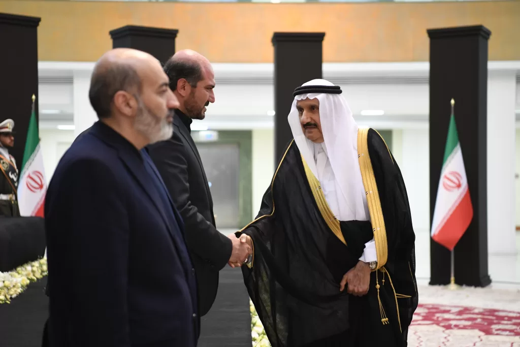 أول الواصلين : الملك السعودي وولي عهده محمد بن سلمان يعزيان إيران بوفاة الرئيس ووزير الخارجية بحادث الطائرة