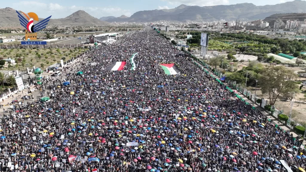 تدشيناً للمرحلة الرابعة من التصعيد وفي الأسبوع الـ 30 من العدوان على غزة طوفان حاشد في ميدان السبعين بالعاصمة صنعاء‬⁩ في مسيرة "وفاء يمن الأنصار لغزة الأحرار"