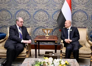 اخبار : الرئيس رشاد العليمي يبحث مع مبعوث الرئيس الروسي التطورات اليمنية والإقليمية الحالية