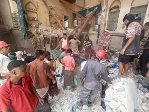 الآن : أخبار اليمن اليوم – انهيار منزل في المكلا من 3 طوابق يخلف قتلى ومصابين ومفقودين