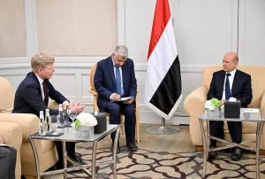 المبعوث الأممي: تقدم إيجابي في مفاوضات إطلاق سراح المحتجزين اليمنيين في سلطنة عمان