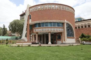 عاجل: جمعية الصرافين اليمنيين توقف التعامل مع “شركة الحزمي للصرافة” تنفيذًا لتوجيهات البنك المركزي اليمني