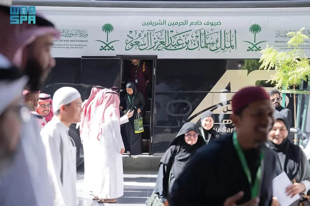 وصول أول دفعة من ضيوف خادم الحرمين الشريفين إلى المدينة المنورة