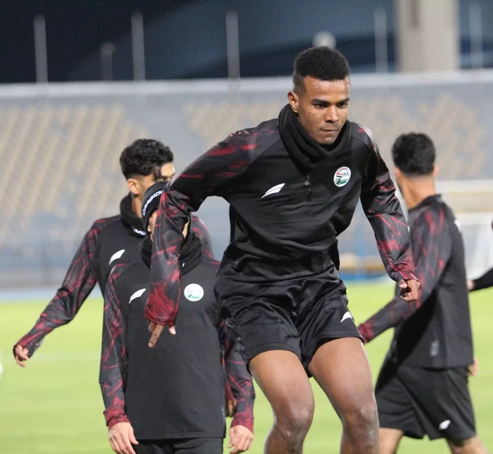 شاهد منتخب اليمن يواصل التحضيرات لمواجهة العراق في خليجي 26 بالكويت