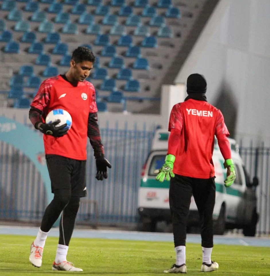شاهد منتخب اليمن يواصل التحضيرات لمواجهة العراق في خليجي 26 بالكويت