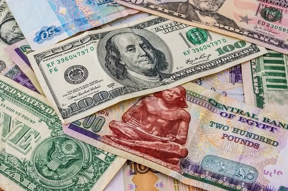 الدولار يكسر حاجز الـ50.26 جنيه في مصر: هل يشهد الجنيه مزيداً من التراجع؟