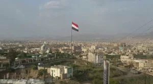 حكومة صنعاء تنفي شائعات إسقاط 200 ألف موظف من كشوفات الرواتب وتؤكد التزامها بالصرف