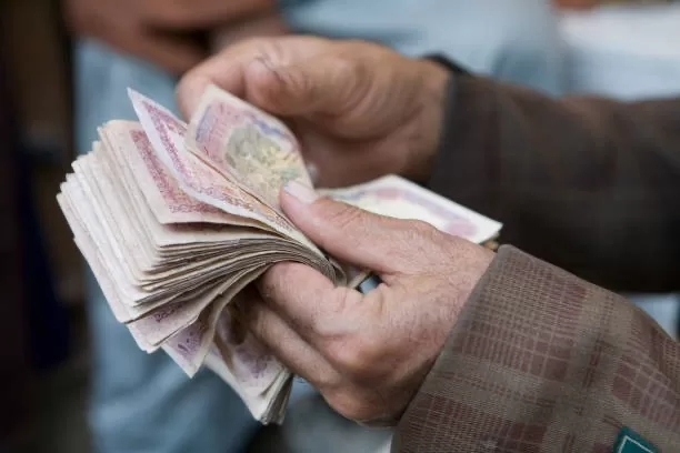 عودة شركات صرافة إلى الساحة اليمنية... هل تشير إلى تحسن الأوضاع الاقتصادية؟