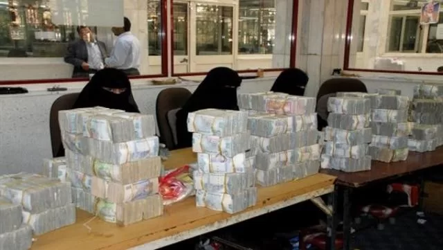 وزارة المالية بصنعاء تحث الوحدات الحكومية على المساهمة في حل أزمة الرواتب