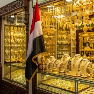 تحليل: أسباب ارتفاع أسعار الذهب في اليمن وتوقعات المستقبل من صنعاء وعدن