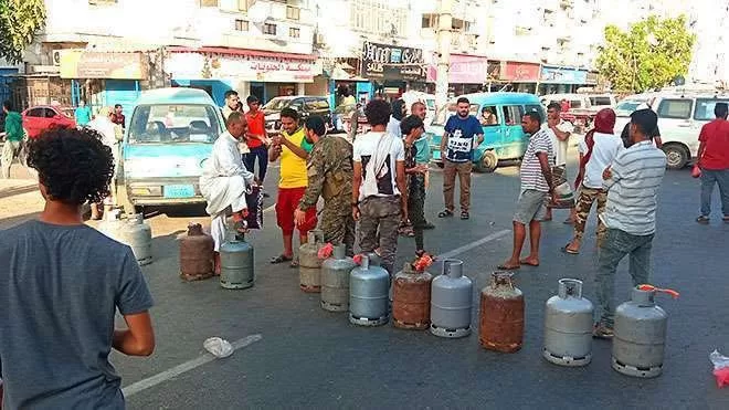 عدن تغلي: أزمة الكهرباء والغاز تشعل الشارع وتفاقم المعاناة
