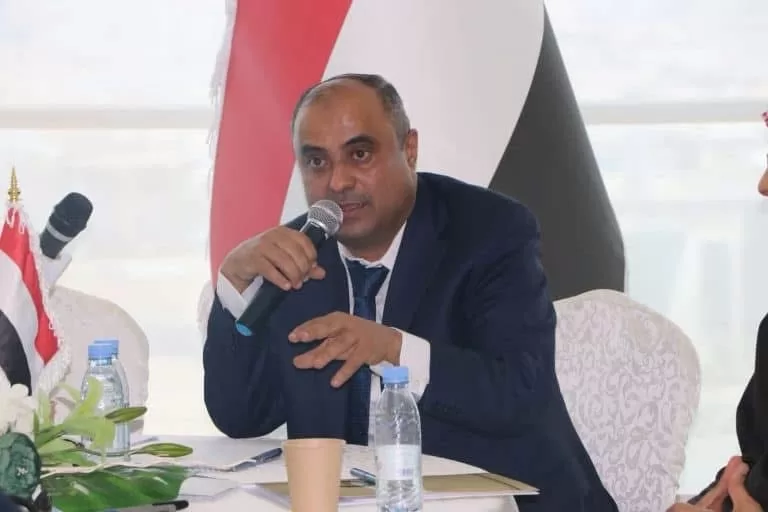 أزمة اقتصادية خانقة في اليمن: الحكومة تطلب المزيد من الدعم الدولي وسط اتهامات بالفساد