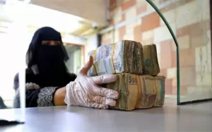 تعز: صرف رواتب موظفي السلطة المحلية عبر بنك الكريمي