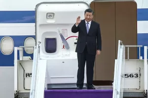 الرئيس الصيني يحذر من الحروب التجارية ويدعو لرفض الحمائية الأمريكية خلال جولته بجنوب شرق آسيا