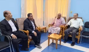 أخبار المحافظات – بحث أوجه التعاون المشترك بين مؤسسة الصندوق الخيري للطلاب المتفوقين ومكتب التربية بحضرموت
