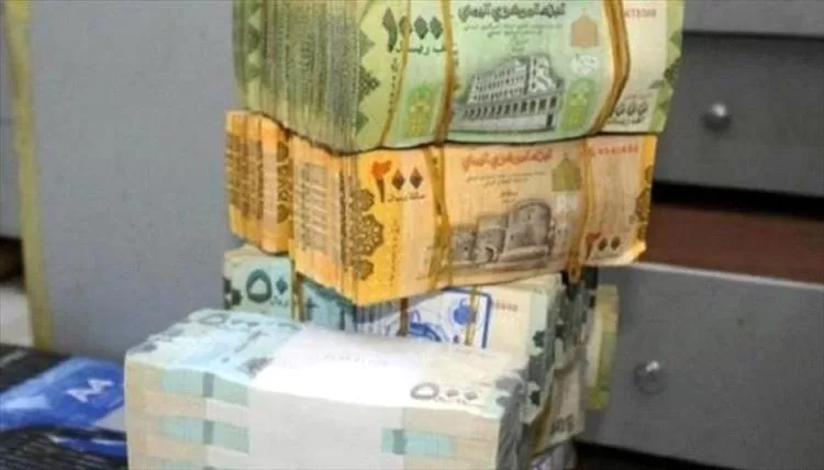 انهيار متسارع للريال اليمني وسط تضارب الأنباء حول تعيين رئيس وزراء جديد