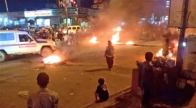 "ليلة الغضب في عدن".. الشارع يشتعل احتجاجًا على تردي الكهرباء بعد تعيين رئيس وزراء جديد
