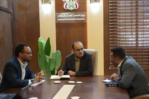 أخبار عدن – وزير الصحة يناقش مع فريق اليونيسيف تاثيرات خفظ التمويل للقطاع الصحي