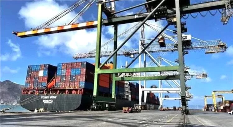 وصول الباخرة العملاقة "ISTANBUL BRIDGE" إلى ميناء عدن قادمة من الصين