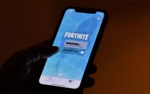 القاضي يمارس ضغطًا على آبل للموافقة على فورتنايت أو العودة إلى المحكمة