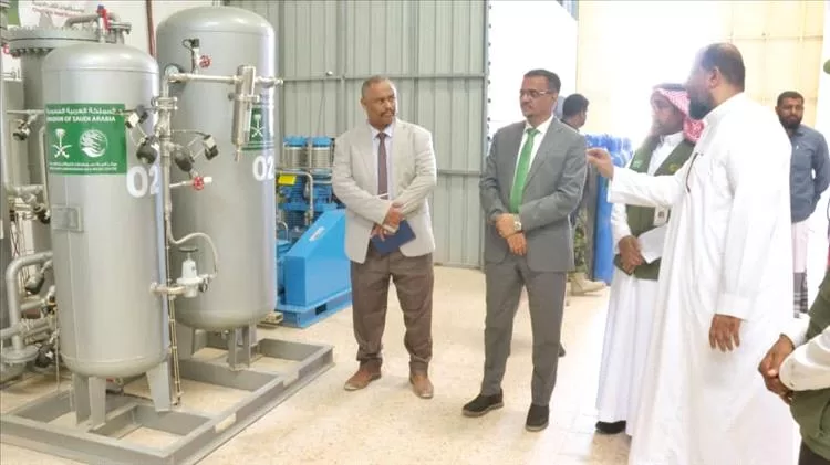 الأمين العام لمحلي حضرموت يدشن استلام أدوية طبية لمرضى القلب والأمراض المزمنة ويفتتح مصنع إنتاج الأكسجين بمركز نبض الحياة