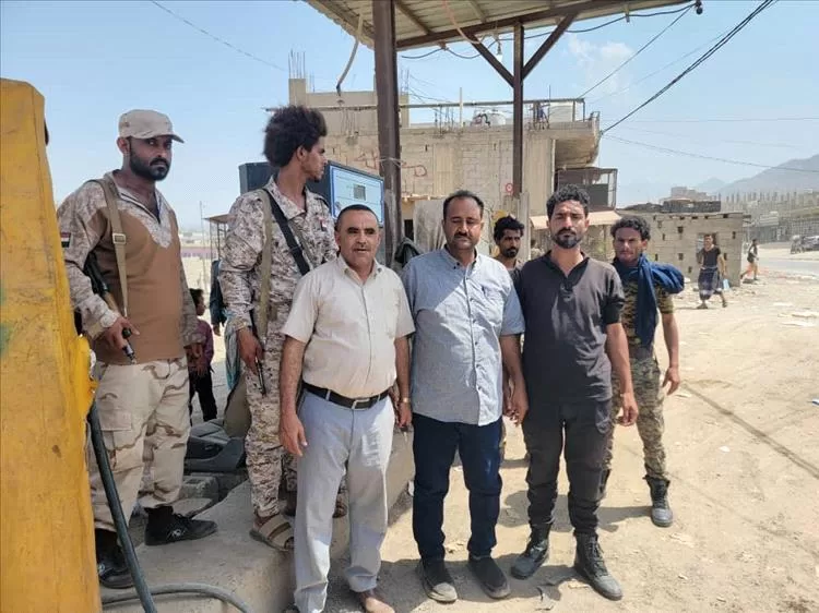 الشاعري وعياش يوقفان ثلاث محطات وقود مخالفة في قعطبة