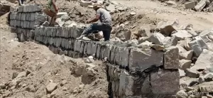 اخبار المناطق – تقدم ملحوظ في مشروع تعبيد طريق الزغرور دورمة رخمة في يافع.