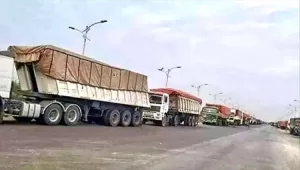 اخبار المناطق – جماعة الحوثي تفرض رسومًا مالية مرتفعة على سائقي الشاحنات في الحديدة