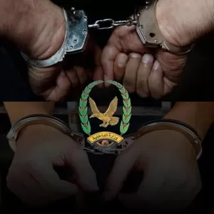 اخبار المناطق – شرطة المهرة تلقي القبض على متهمين في قضايا قتل خلال عمليتين منفصلتين